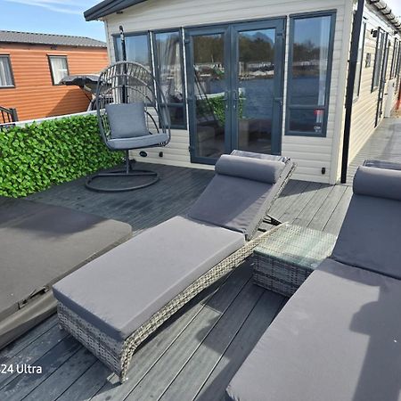 Lakeside Holiday Home With Hot Tub Tattershall Exterior foto