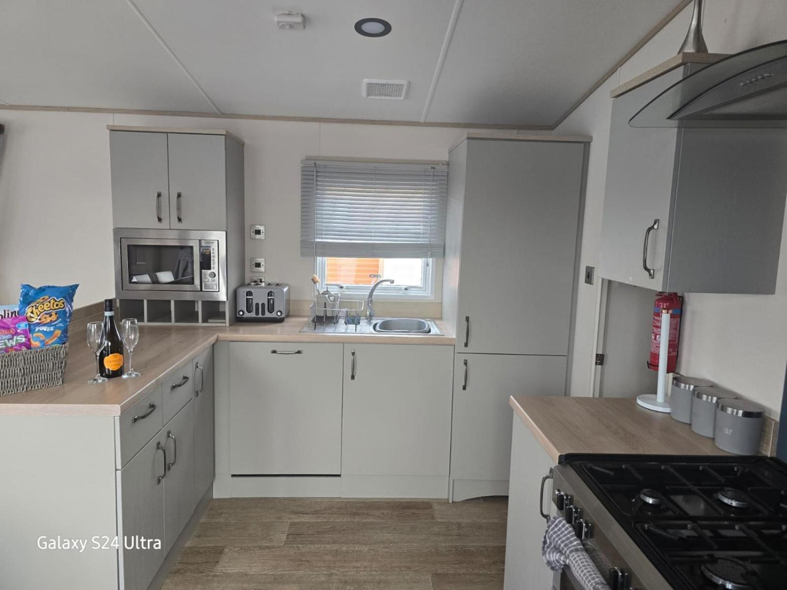 Lakeside Holiday Home With Hot Tub Tattershall Exterior foto